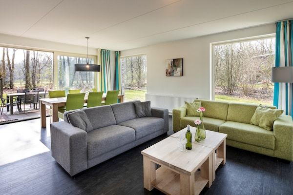 Woonkamer - Villa met Solarium nr Hoogeveen in Ruinen (3)