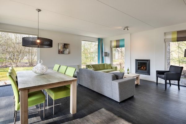 Woonkamer - Villa met Solarium nr Hoogeveen in Ruinen (4)