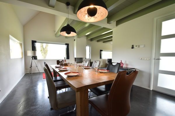 Eetkamer - Villa in Friesland bij Waddenkust in Tzummarum (3)