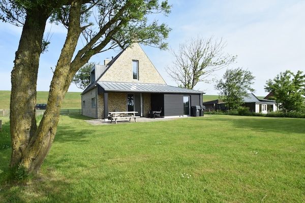 Buitenkant - Villa in Friesland bij Waddenkust in Tzummarum (1)