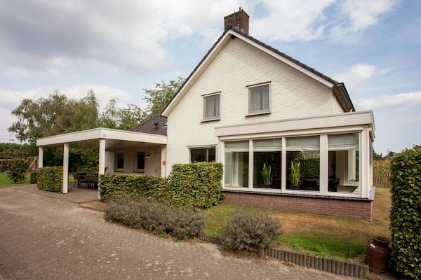 Buitenkant - Huisje in Leenderstrijp natuurgebied in Leende (1)