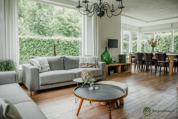 Woonkamer - Huisje in Leenderstrijp natuurgebied in Leende (5)