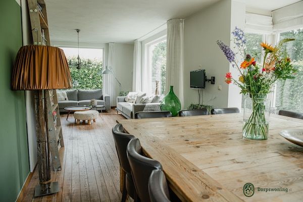 Woonkamer - Huisje in Leenderstrijp natuurgebied in Leende (4)