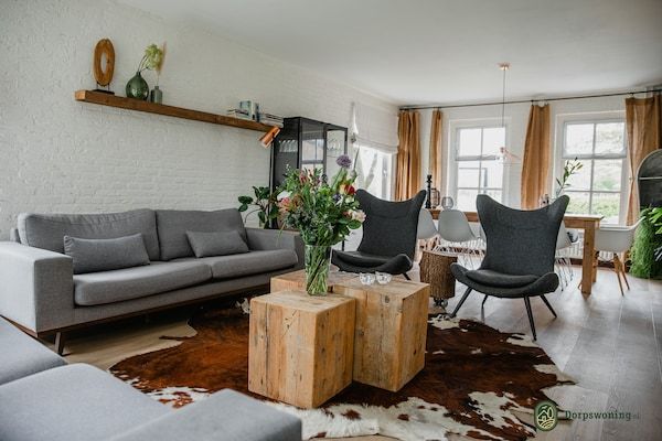 Woonkamer - Boshuisje in de Buurt van het Leenderbos in Leende (2)