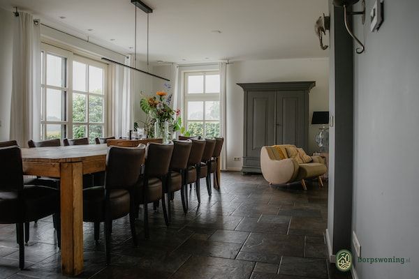 Eetkamer - Landhuis naast een natuurgebied in Leende (3)