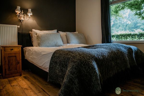 Slaapkamer - Vakantiehuis in Leende met Hottub & Tuin in Leende (4)