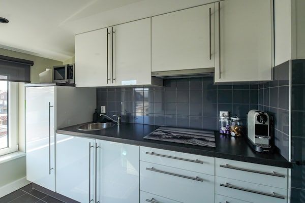 Keuken - Appartement in Katwijk bij het Strand in Katwijk (4)