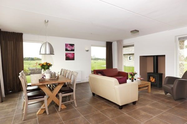 Woonkamer - Ruim vakantiehuis met tuin in Tynaarlo (2)