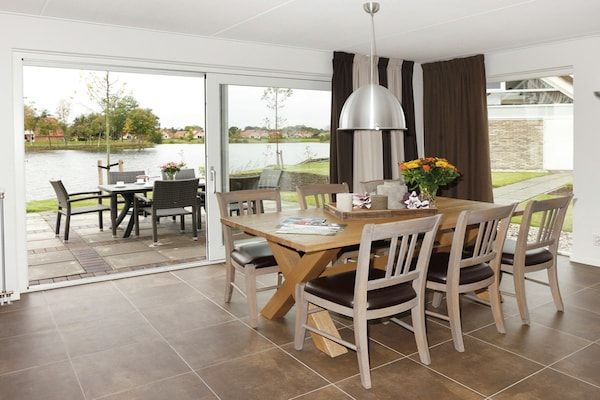 Woonkamer - Ruim vakantiehuis met tuin in Tynaarlo (4)