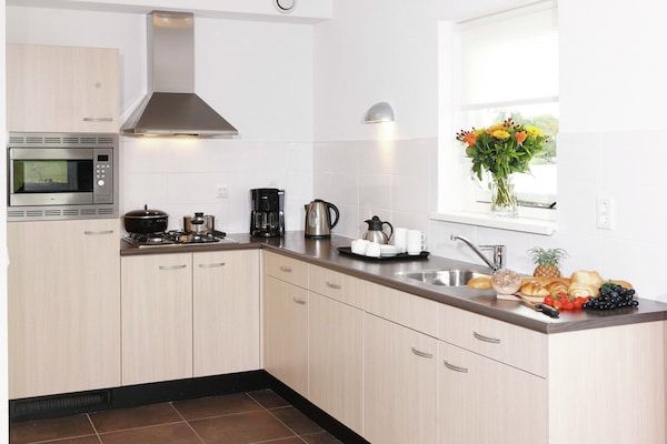 Keuken - Ruim vakantiehuis met tuin in Tynaarlo (5)