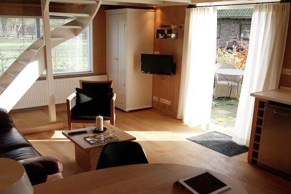 Woonkamer - Appartement in Heiloo bij Noordzeestrand in Heiloo (4)