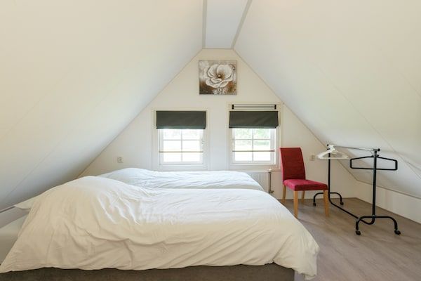 Slaapkamer - Vakantiehuis bij Lutjestrand Strand in Hippolytushoef (5)