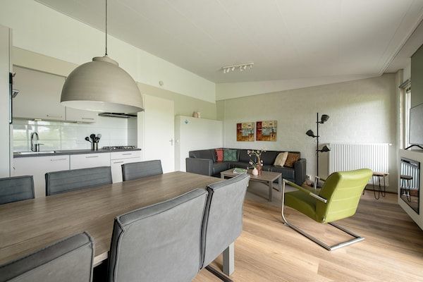Eetkamer - Bungalow op de heuvel met tuin in Walem (4)