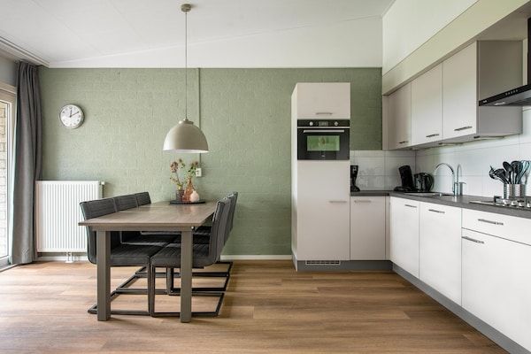 Keuken - Bungalow op de heuvel met tuin in Walem (2)