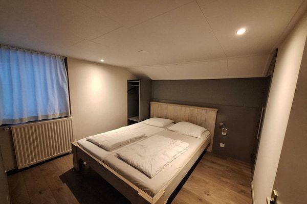 Slaapkamer - Vakantiehuis in Stramproy bij natuurgebied in Stramproy (1)
