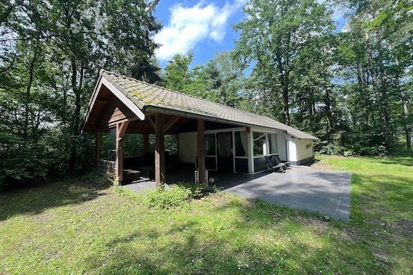 Buitenkant - Vakantiehuis in Stramproy bij natuurgebied in Stramproy (5)
