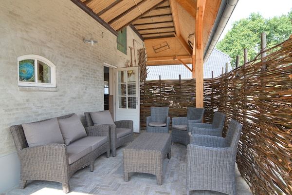 Terras - Gezinswoning met trampoline in Haaren (4)