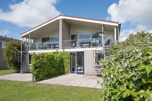 Buitenkant - Villa in Zeeland met Sauna en Strandtoegang in Kamperland (1)
