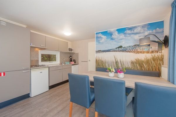 Eetkamer - Chalet vlakbij het strand met vaatwasser in Kamperland (3)