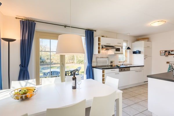 Eetkamer - Villa in Domburg bij Noordzeestrand in Domburg (2)