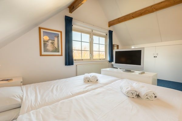 Slaapkamer - Villa in Domburg bij Noordzeestrand in Domburg (4)