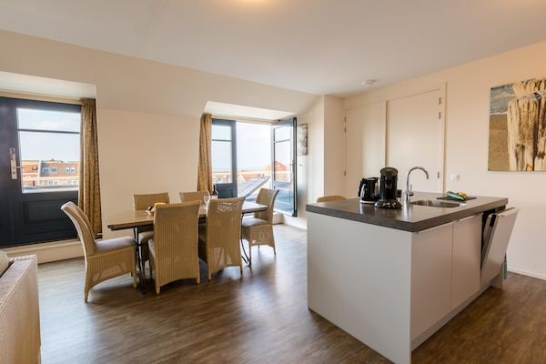 Eetkamer - Appartement in Domburg bij het Strand in Domburg (3)