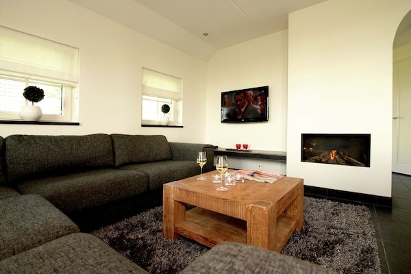 Woonkamer - Stijlvol Toevluchtsoord in Hellendoorn in Hellendoorn (4)