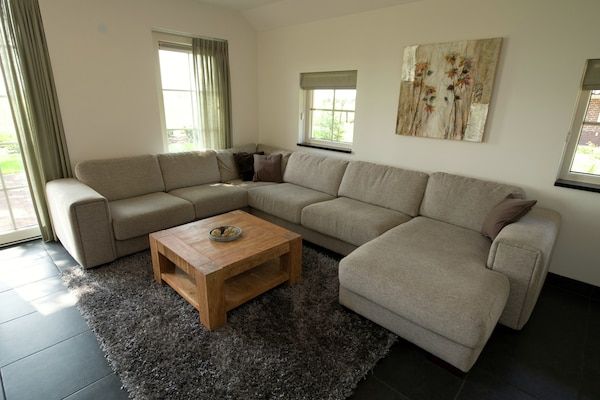 Woonkamer - Villa met bubbelbad in Hellendoorn (2)