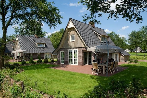 Buitenkant - Luxe verblijf in Hellendoorn in Hellendoorn (1)