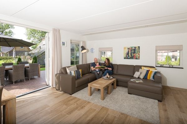 Woonkamer - Luxe verblijf in Hellendoorn in Hellendoorn (2)
