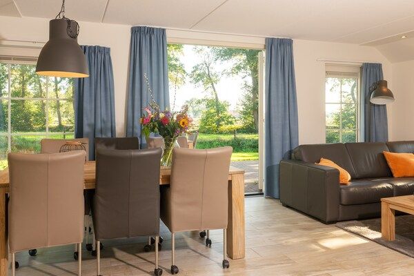 Eetkamer - Luxe verblijf in Hellendoorn in Hellendoorn (3)