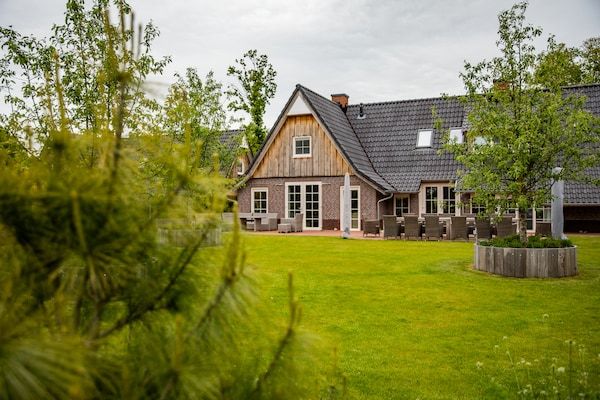 Buitenkant - Wellnessvilla in rustige natuur in Hellendoorn (1)