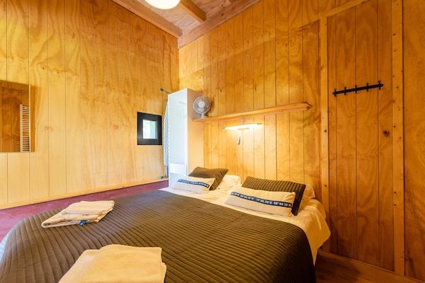 Slaapkamer - Huisje in Dwingelderveld met Uitzicht in Beilen (3)