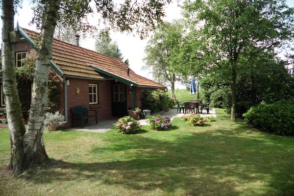 Buitenkant - Vakantiehuis met fietsgebied in Den ham (5)