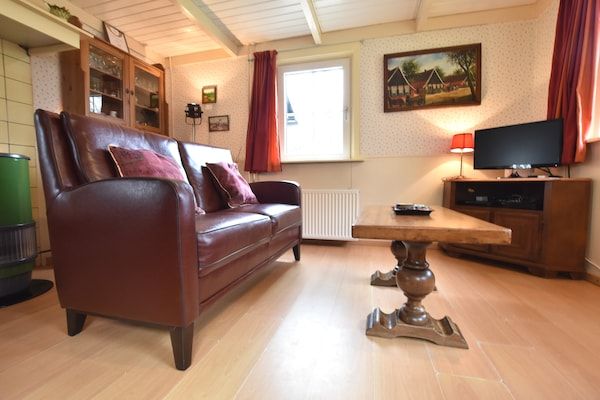 Woonkamer - Vakantiehuis met fietsgebied in Den ham (1)