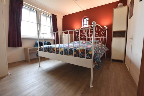 Slaapkamer - Vakantiehuis met fietsgebied in Den ham (3)