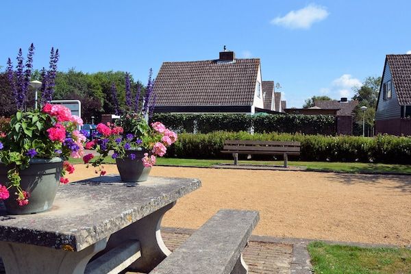 Buitenkant - Vakantiehuis in Noordwijkerhout bij Meer in Noordwijkerhout (1)