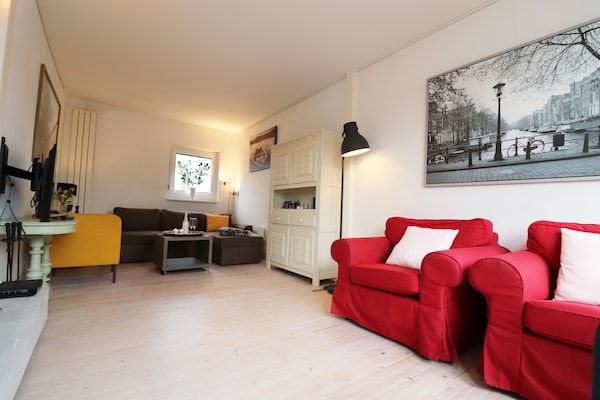 Woonkamer - Vakantiehuis in Noordwijkerhout bij Meer in Noordwijkerhout (4)