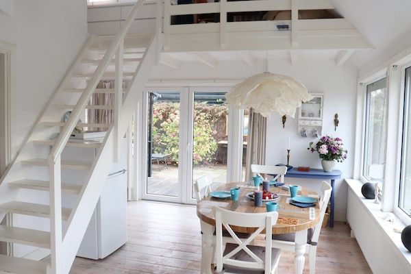 Eetkamer - Vakantiehuis in Noordwijkerhout bij Meer in Noordwijkerhout (2)