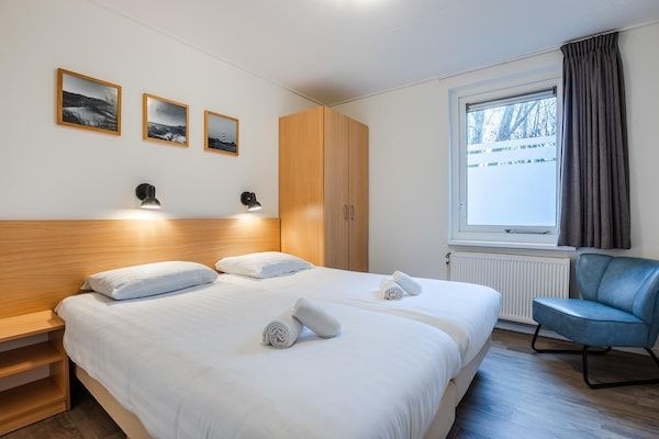 Slaapkamer - Gezellige villa nabij de duinen in Hollum (5)