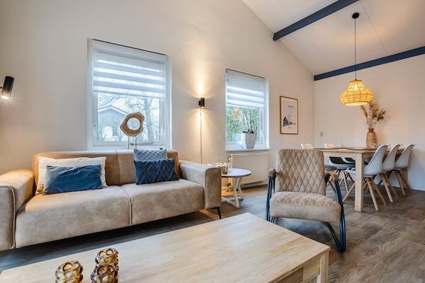 Woonkamer - Gezellige villa nabij de duinen in Hollum (2)