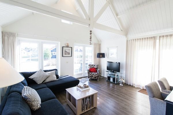 Woonkamer - Gezellige villa nabij zee en duinen in Hollum (3)