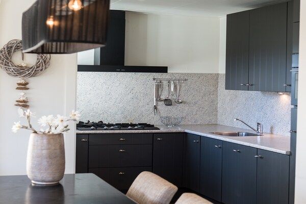 Keuken - Gezellige villa nabij zee en duinen in Hollum (1)