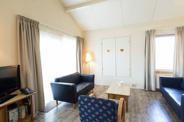 Woonkamer - Huisdiervriendelijk uitje in Hollum (3)