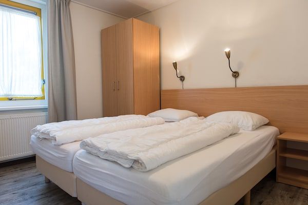 Slaapkamer - Huisdiervriendelijk uitje in Hollum (2)