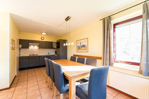 Eetkamer - Villa met huisdiertoegang in Hollum (4)