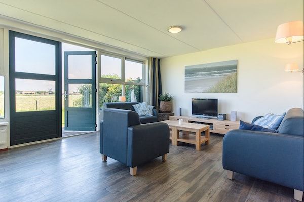 Woonkamer - Hollum Villa met Gedeeld Zwembad in Hollum (4)