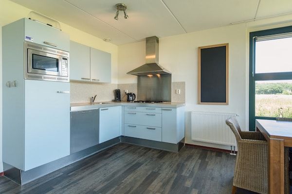 Keuken - Hollum Villa met Gedeeld Zwembad in Hollum (2)