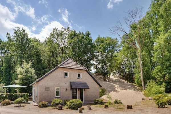 Buitenkant - Vakantiehuis met terras bij Bedafse Bergen in Uden (5)