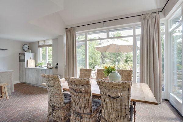 Eetkamer - Vakantiehuis met terras bij Bedafse Bergen in Uden (2)